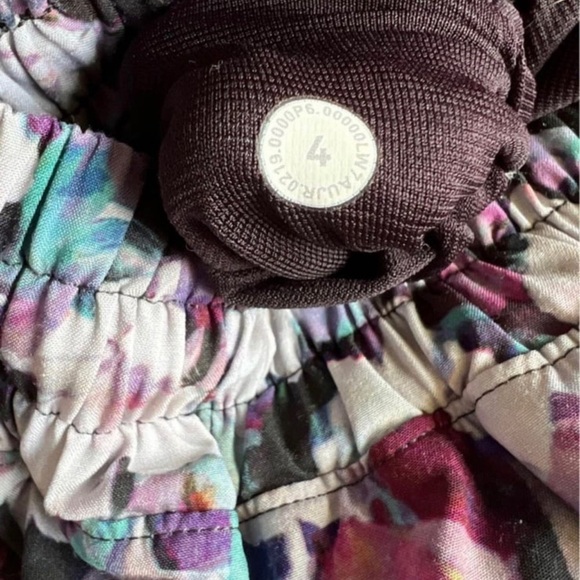 Lululemon Hotty Hot Short II *2.5" Utopia Multi / Deep Phantom - Picture 3 of 3